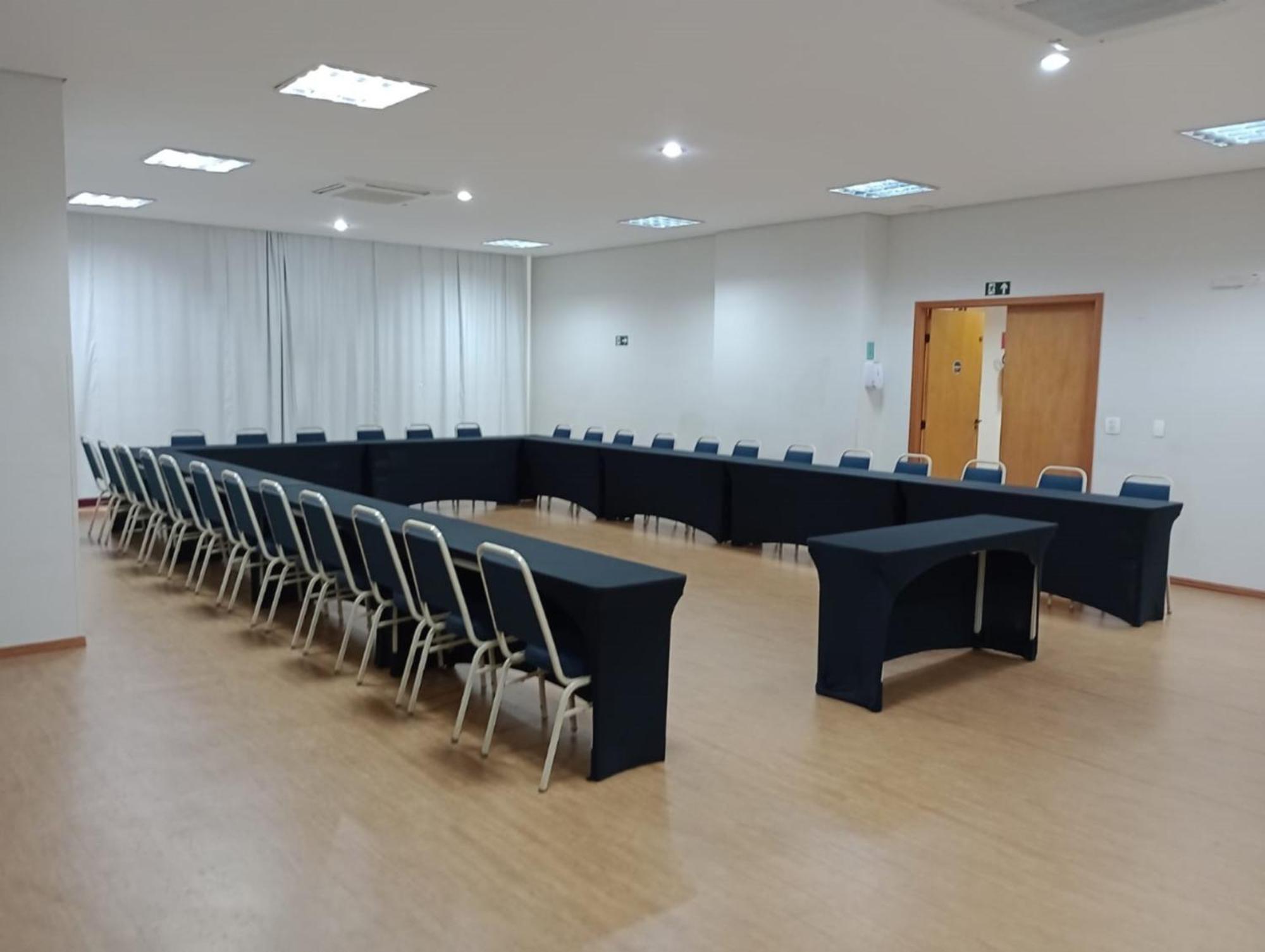 Bristol Centro Civico Curitiba Hotel Екстериор снимка